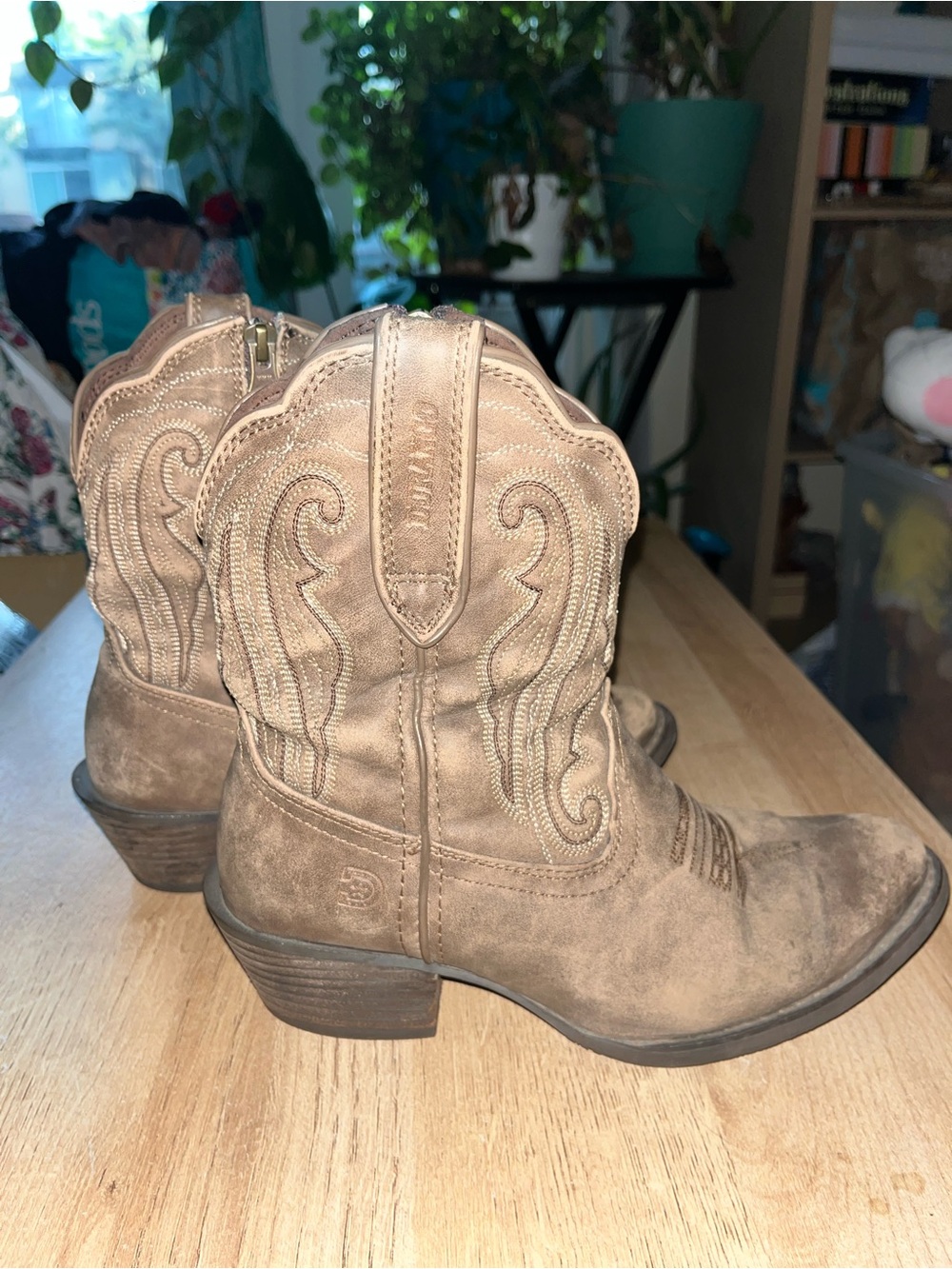 Crush Durango Women's Distressed Shortie Western Boot Color Is Driftwood 7.5